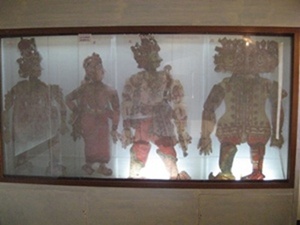 Leather puppets, LokaMahal